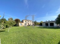 Villa L'Isle-sur-la-Sorgue #013657 Boschi Prestige