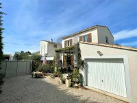 Villa L'Isle-sur-la-Sorgue #014844 Boschi Real Estate