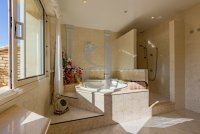 Mas and bastide Les Baux-de-Provence #015179 Boschi Luxury Properties