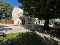 Villa L'Isle-sur-la-Sorgue #016066 Boschi Real Estate
