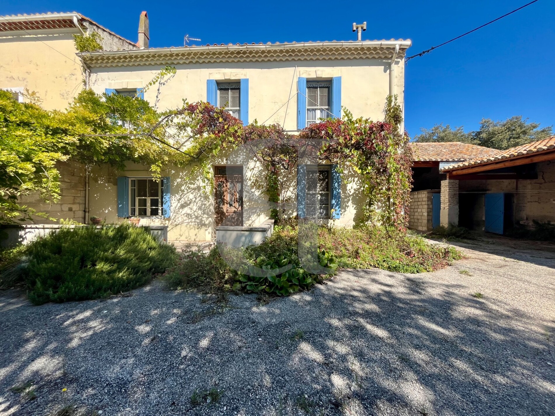 Farmhouse and stonebuilt house Saint-Rémy-de-Provence #016826